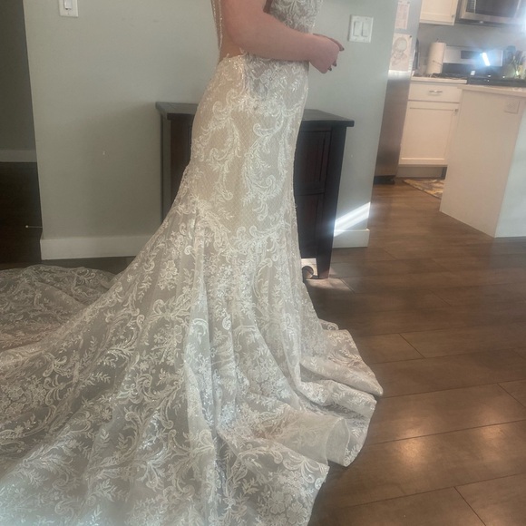 Martina Liana Lace Wedding Dress in Cream - Picture 4 of 10